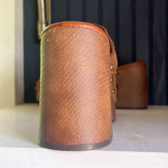 Never worn 8.5 Mia leather Clog with braided detail. abFab. When a sz 7 tries! - Picture 3 of 4